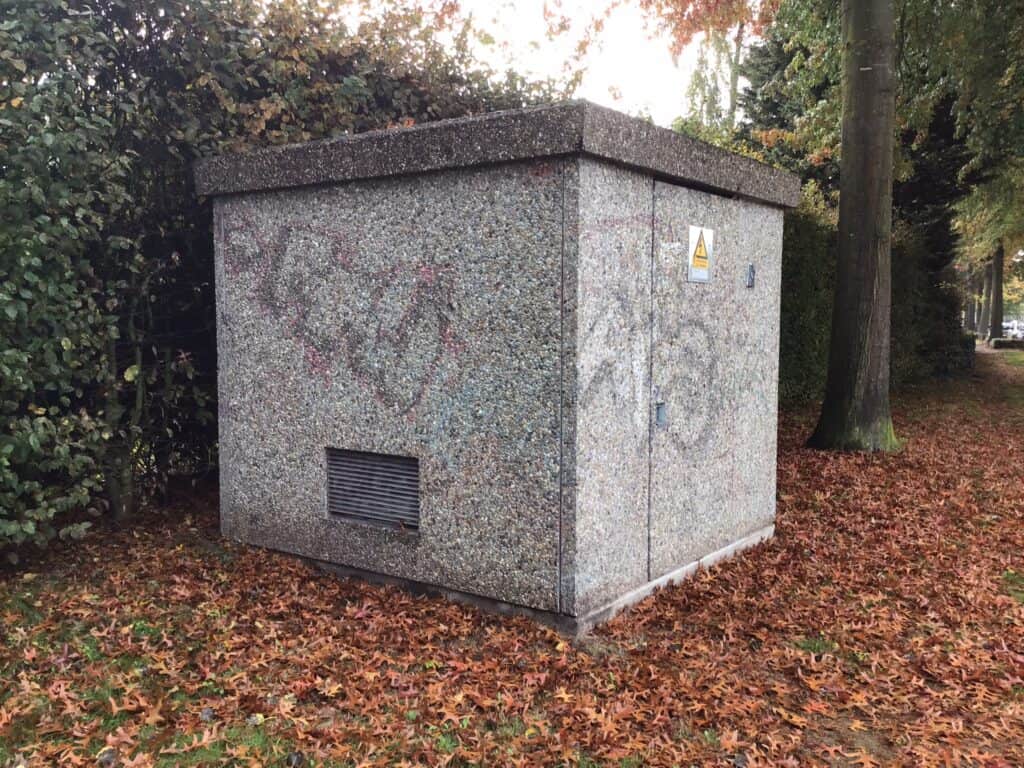 Beklad gebouw waarbij graffiti de waarde en uitstraling van het pand aantast