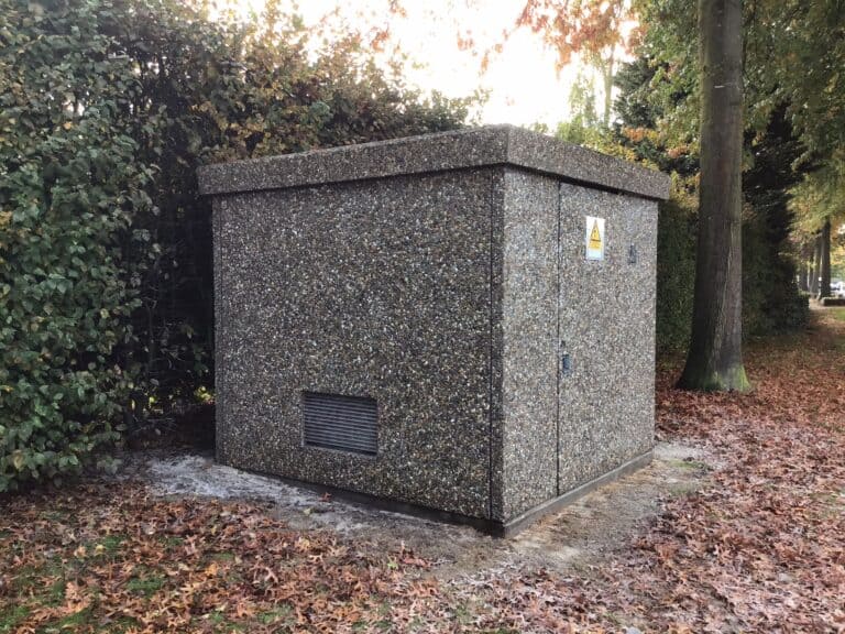 Schone wand nadat de graffiti is verwijderd, wat de waarde en uitstraling herstelt